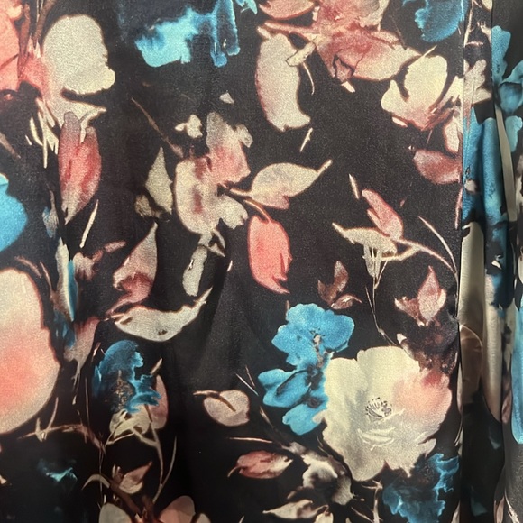 TORRID Madison Long Sleeve Floral Satin Black Button Up Shirt size 1 (14-16) - Picture 9 of 11